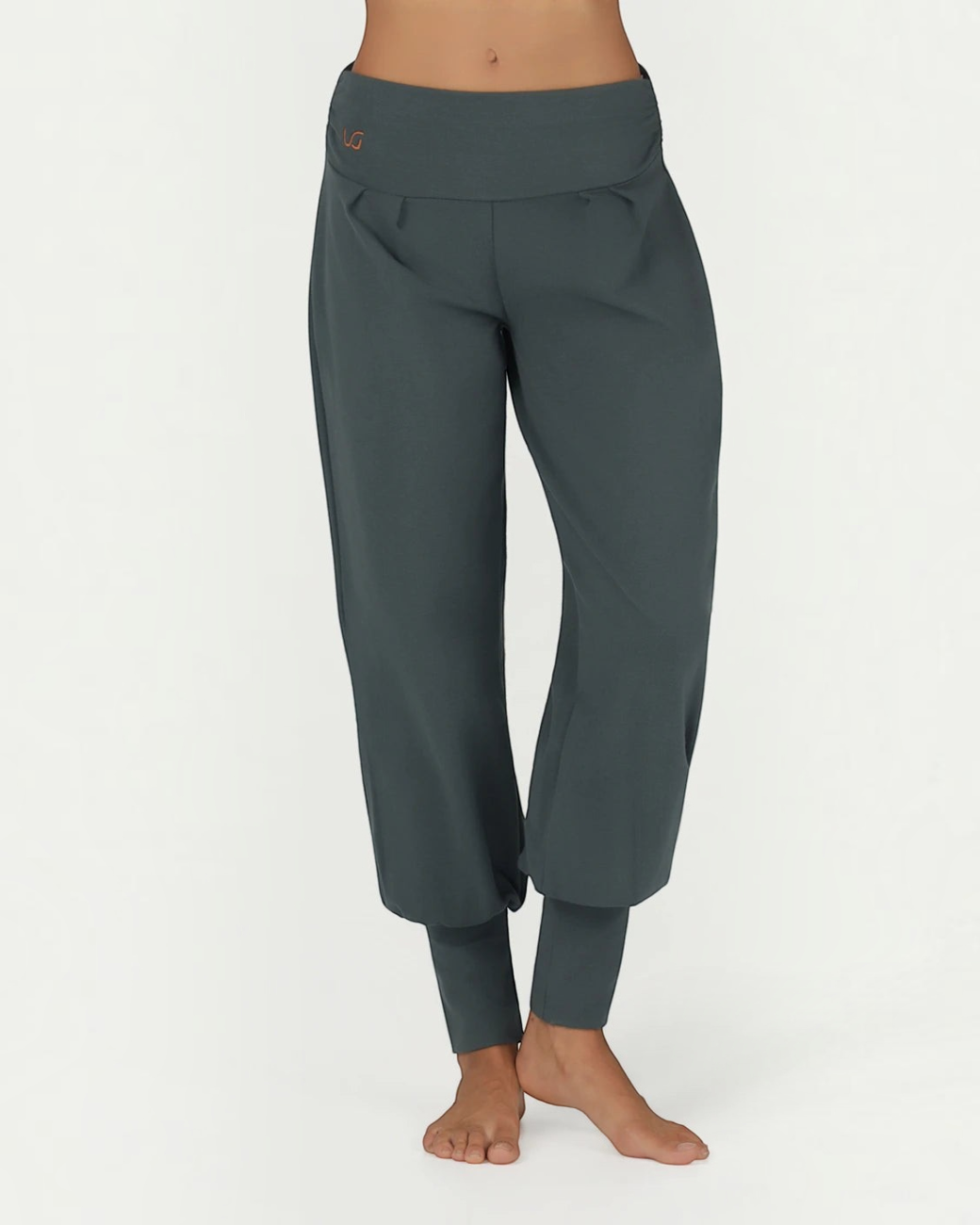 greenyogashop Yogahose Dakini in Pinyon aus Bio-Baumwolle mit breitem Bund und bequemer Passform
