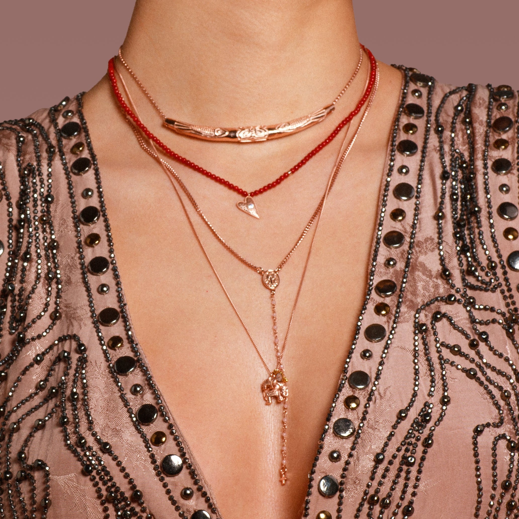 Elefanten Kette Deep Connection Roségold Mondstein – Mood Shot – Hoffnungsträger