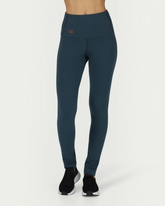 Dunkelblaue greenyogashop Gaia Leggings aus Bio-Baumwolle mit hohem Bund und gerafften Beinenden