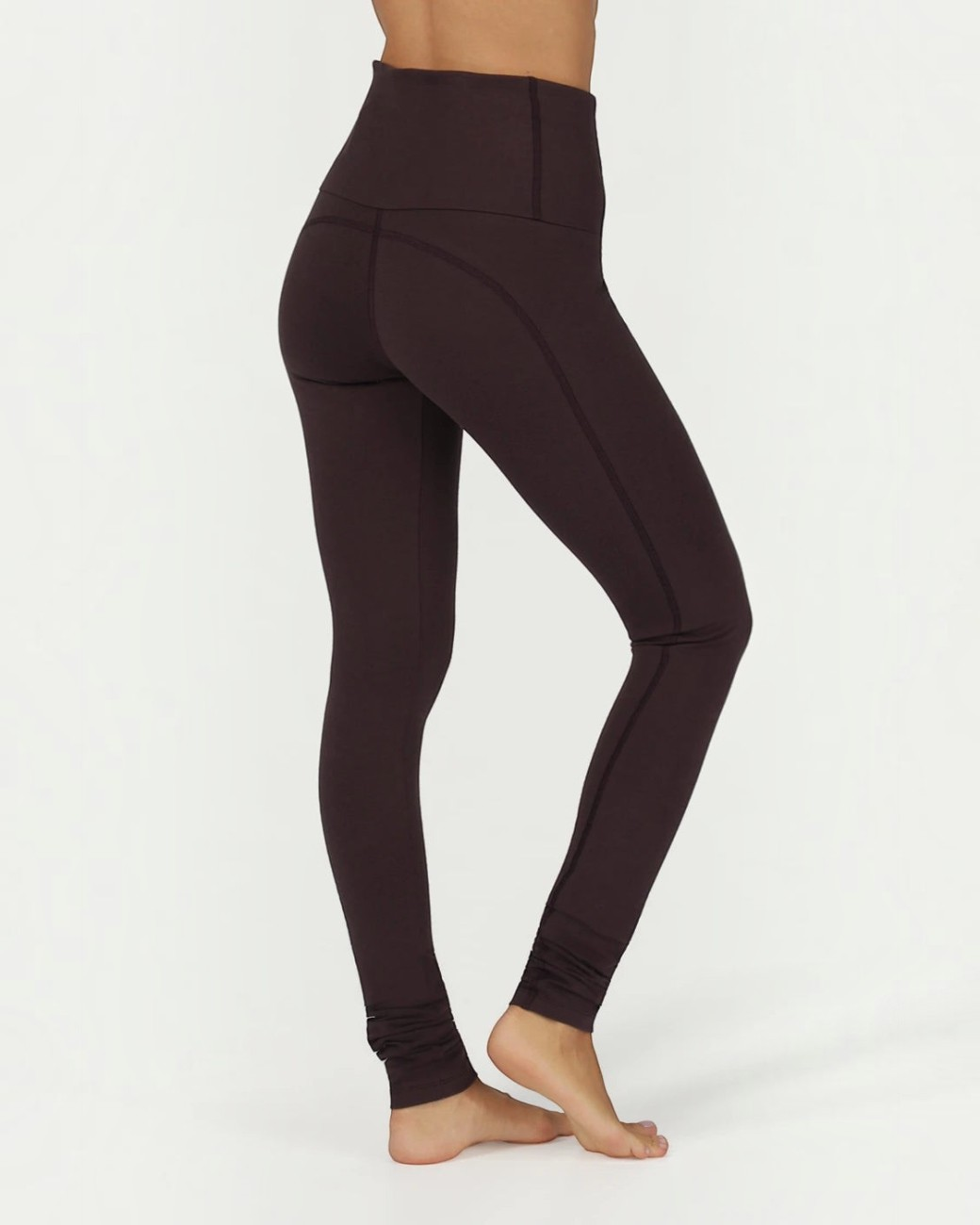 greenyogashop Gaia Leggings in Kaffeebraun mit hohem Bund und extralangen Beinen aus Bio-Baumwolle