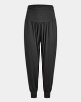 greenyogashop schwarze lange Yogahose Flow aus Bambusviskose mit breitem Bund und Bündchen am Bein