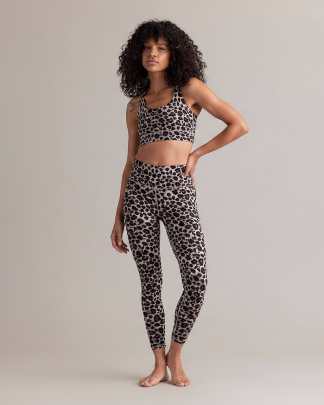 Leggings Cropped Leo Shadow – Bewegungsaufnahme – Hey Honey