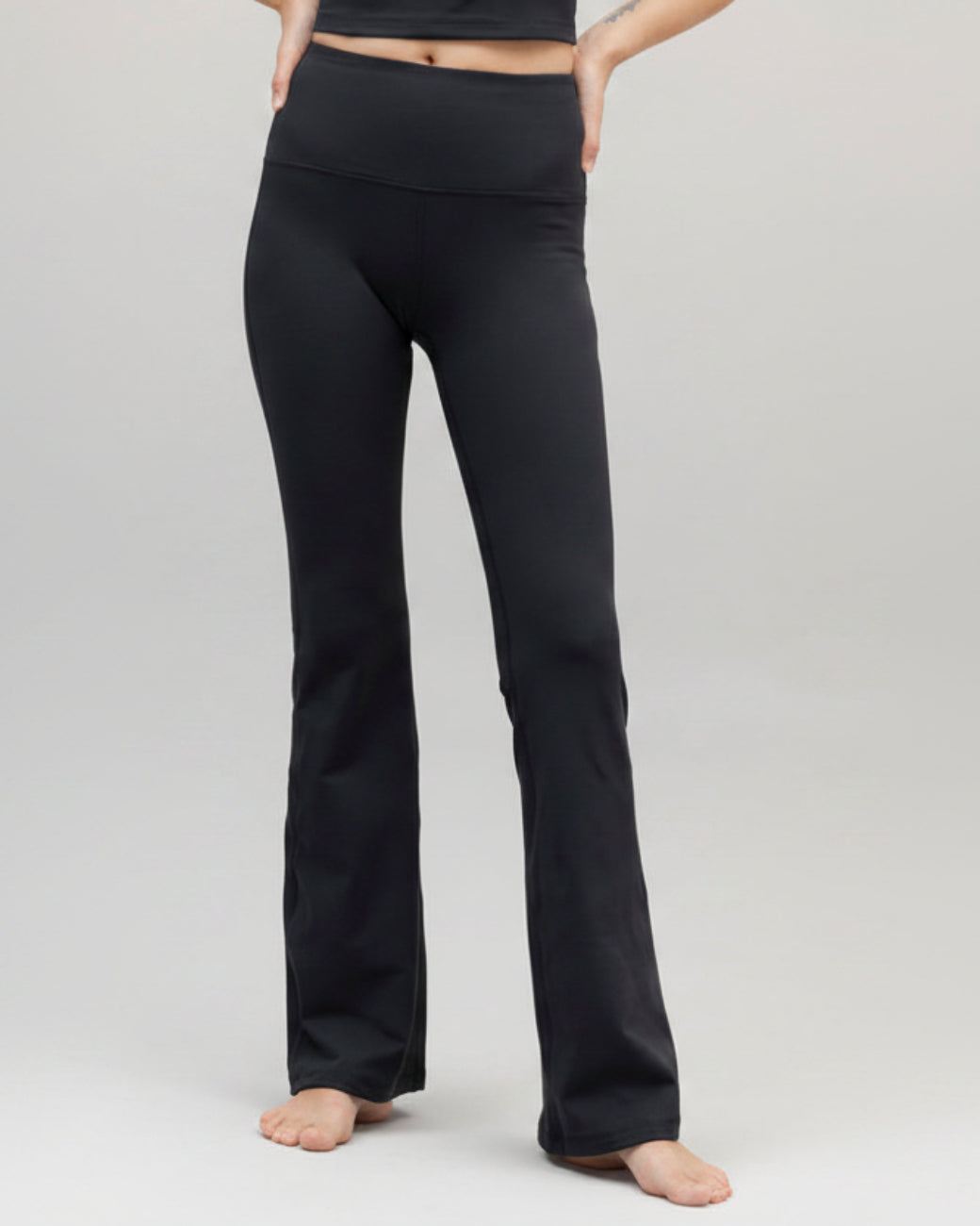 Leggings Flared Always Dressed Black – Bewegungsaufnahme – Hey Honey