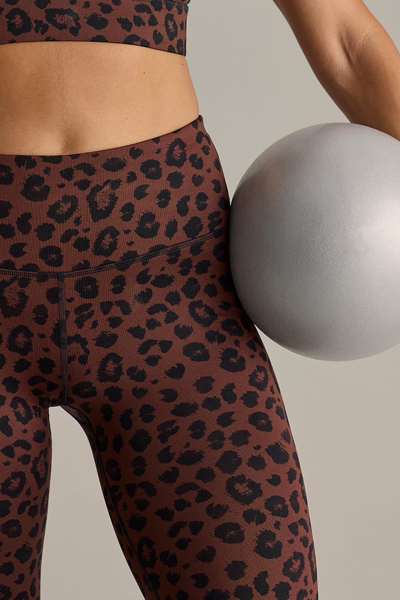 Leggings Leo Chocolate – Seitenansicht – Hey Honey