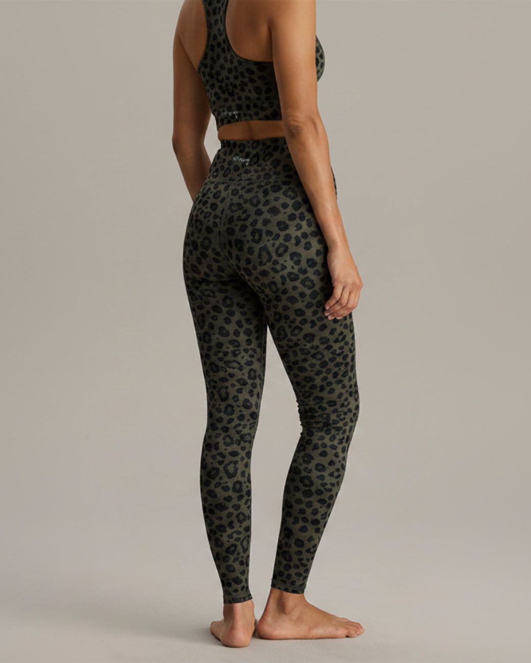 Leggings Leo Forest – Seitenansicht – Hey Honey
