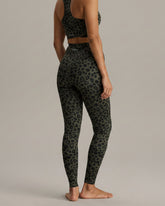 Leggings Leo Forest – Seitenansicht – Hey Honey