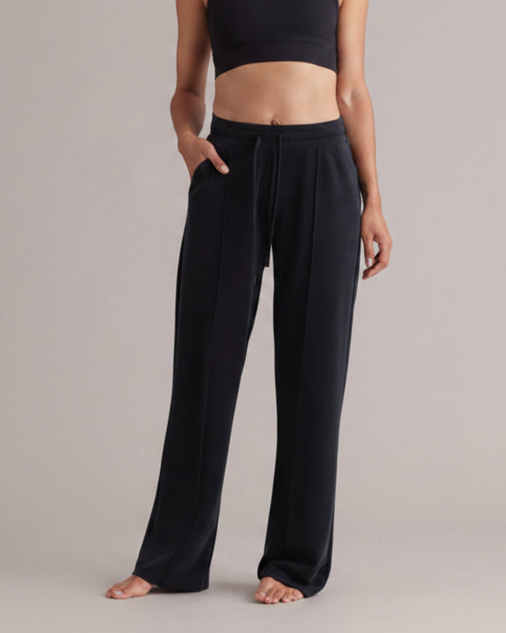 Lux Trackpants Black – Detailansicht – Hey Honey