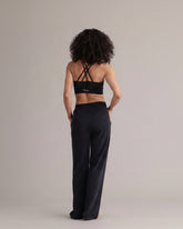 Lux Trackpants Black – Bewegungsaufnahme – Hey Honey