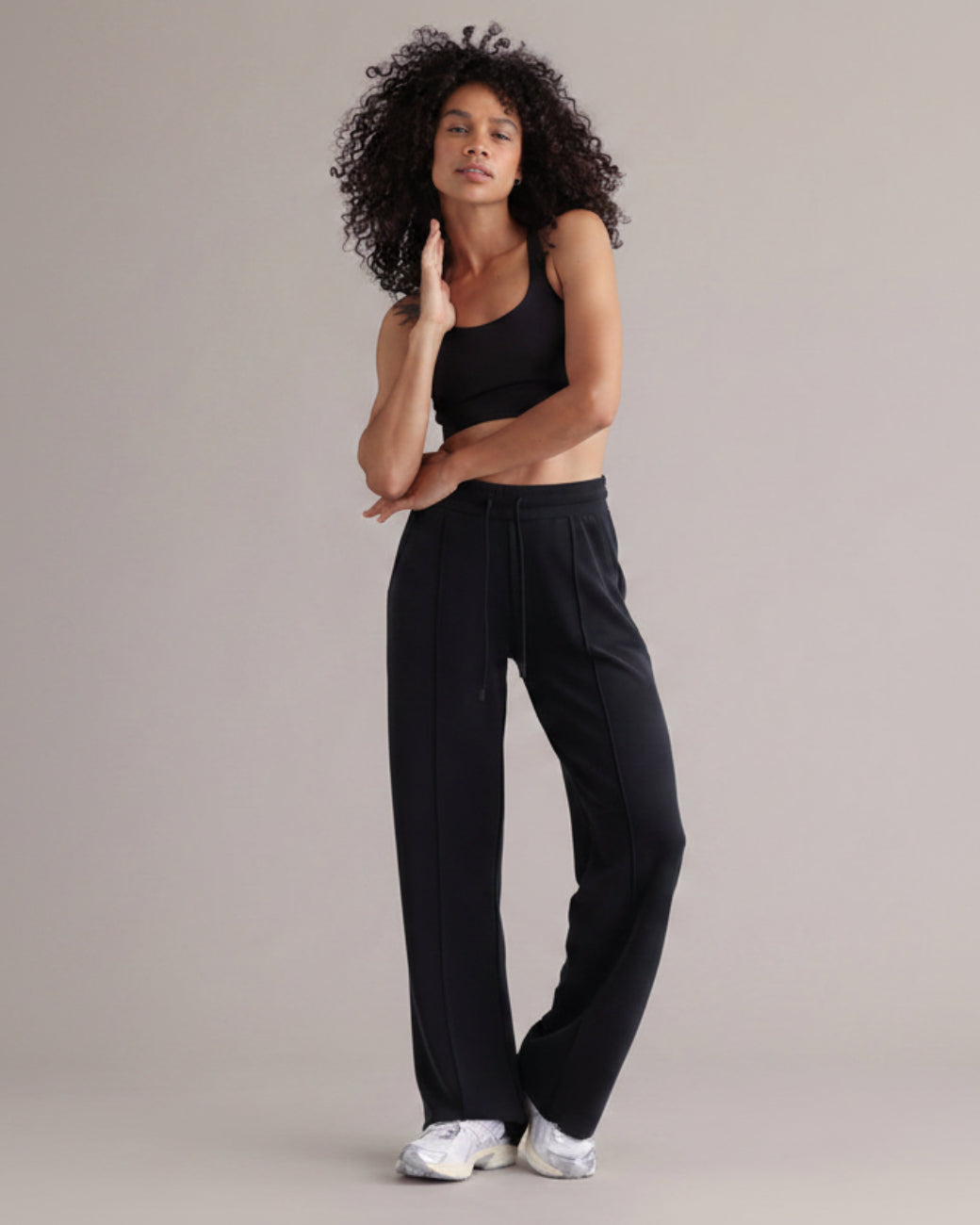 Lux Trackpants Black – Studioaufnahme – Hey Honey