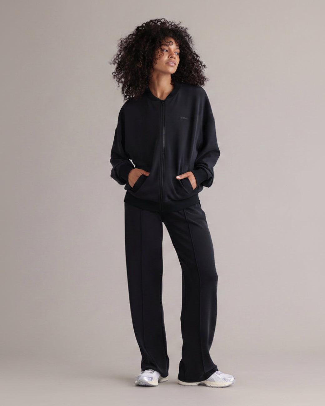 Lux Trackpants Black – Alltagslook – Hey Honey