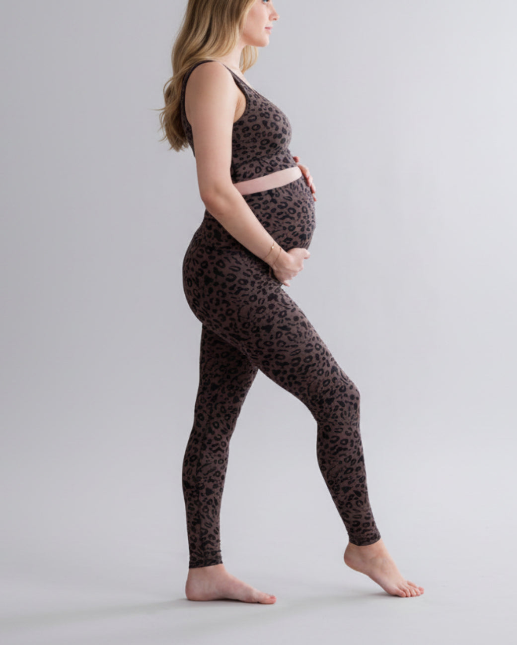 Umstandsleggings Mono Leo Soft Brown – Detailansicht – Hey Honey