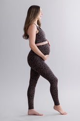 Umstandsleggings Mono Leo Soft Brown – Studioaufnahme – Hey Honey