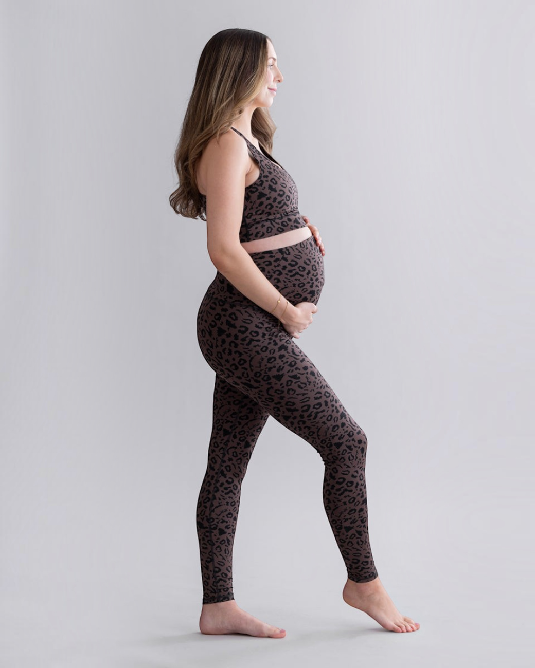 Umstandsleggings Mono Leo Soft Brown – Studioaufnahme – Hey Honey