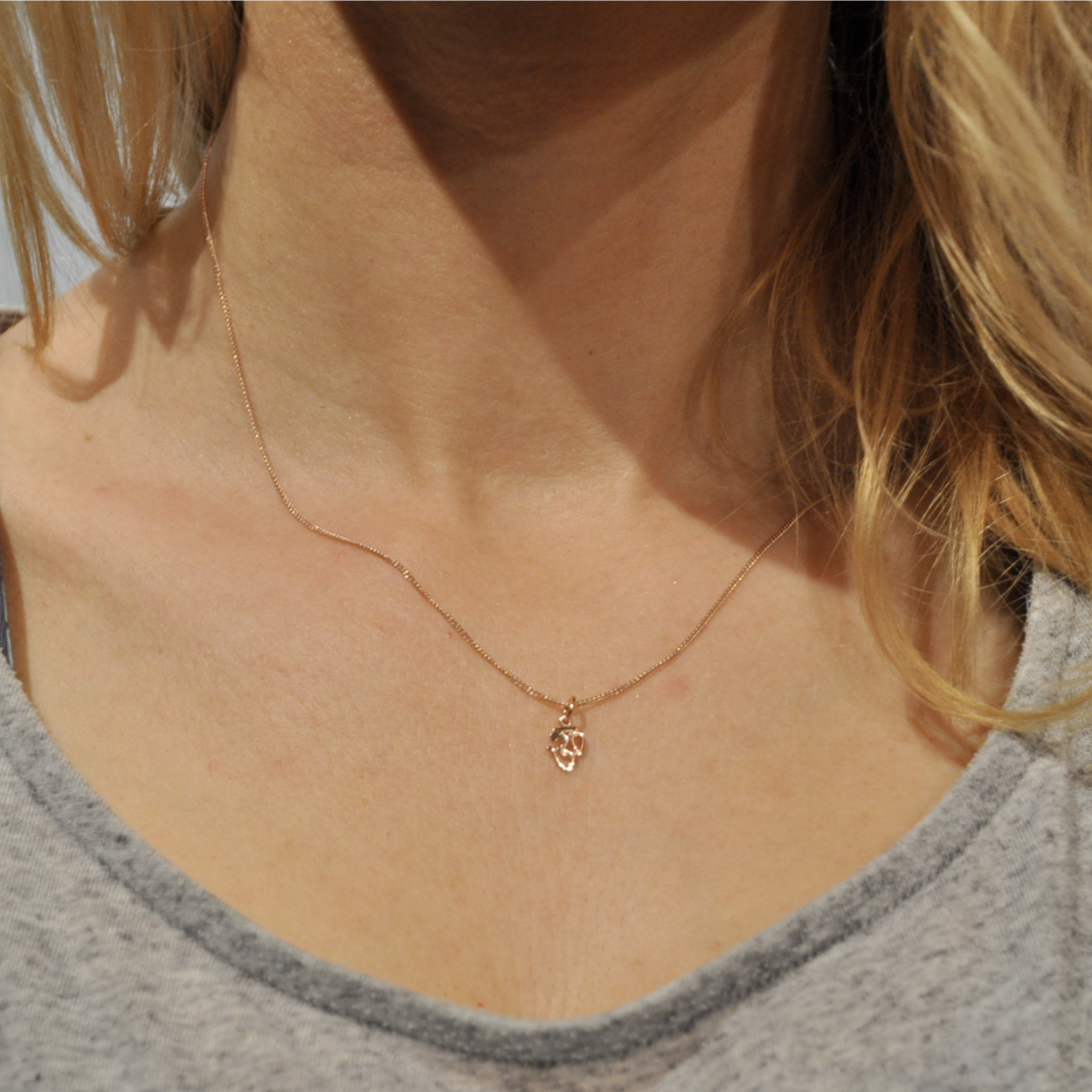 OM Kette AUM Roségold – Styling am Hals – Hoffnungsträger