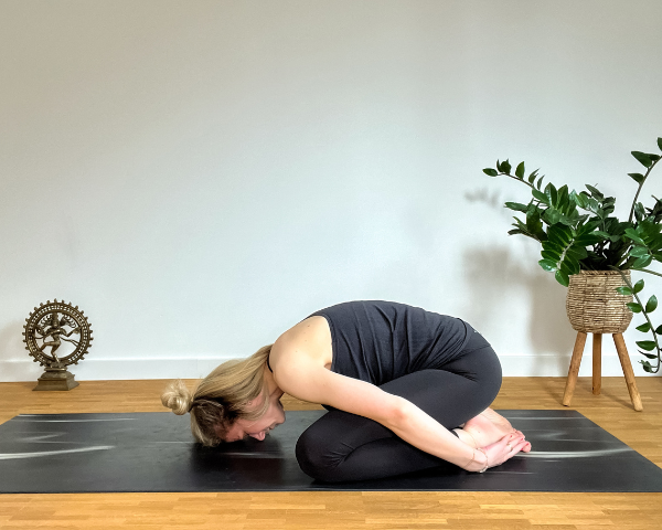 yoga-gegen-kopfschmerzen-balasana