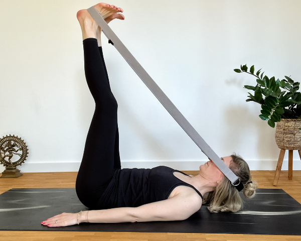 yoga-gegen-kopfschmerzen-hinterkopf-ins-chlaufe